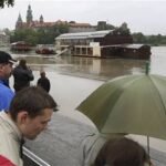 Visla zaplavila Krakov. Politici se hádají, kdo za to může