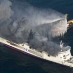 Při nočním požáru trajektu v Baltském moři se zranilo 22 lidí, tři těžce