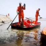 Bělostné pláže egyptské Hurghady ohrožuje ropná skvrna