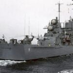Jádrem poháněná válečná loď USS Long Beach skončí ve šrotu. V USA ji draží