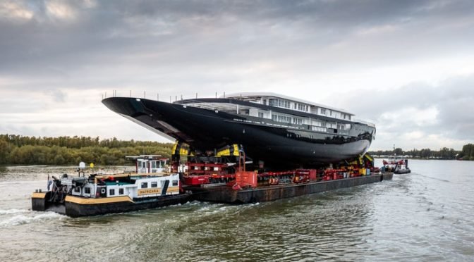 Bezosova jachta neprojde, Rotterdam rozebere historický most