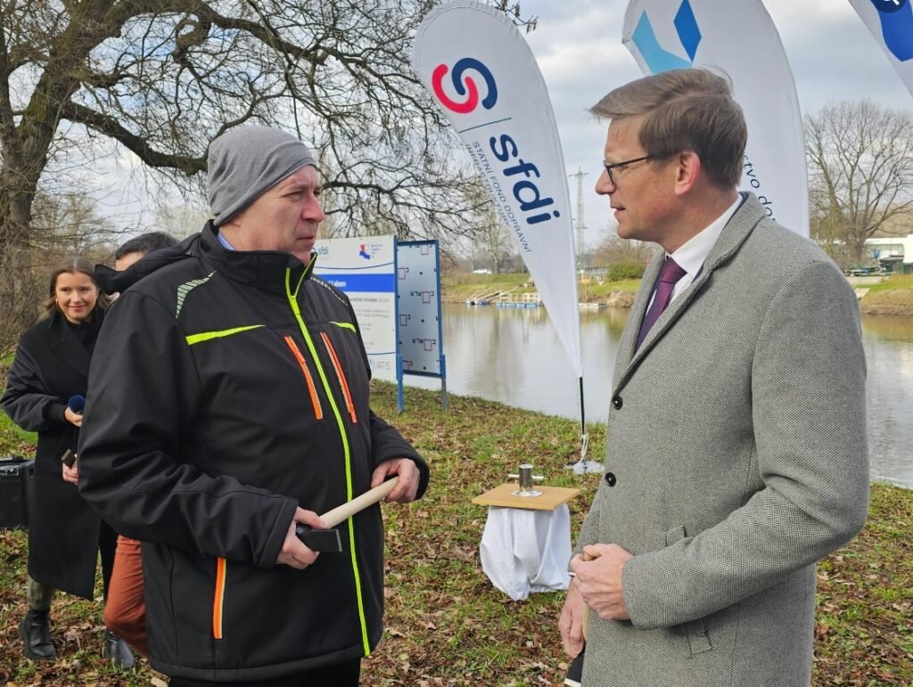 Ředitel Ředitelství vodních cest ČR Lubomírem Fojtů a ministr dopravy Martin Kupka, v pátek 8. března 2024, zahájili stavbu veřejného přístaviště v Brandýse nad Labem.