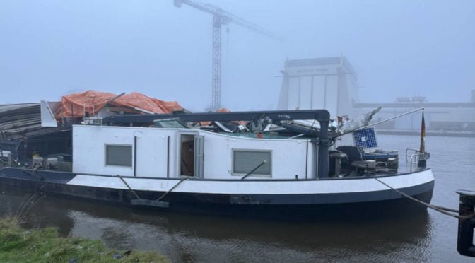 Loď přišla o kormidelnu. Havárie se obešla bez zranění