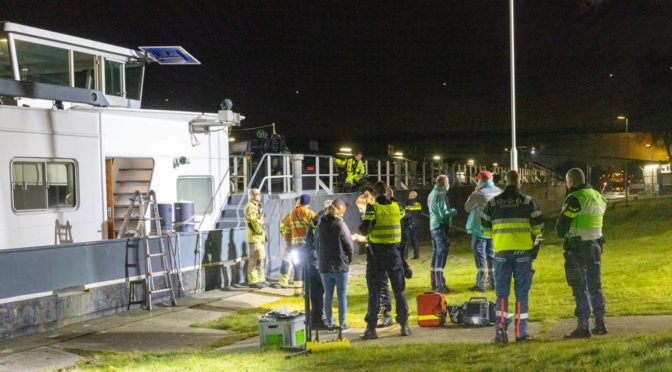 Kolize lodí na kanálu Amsterdam-Rýn, může jít o alkohol