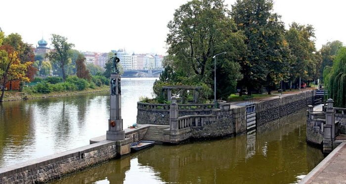 Nová plavební komora Smíchov – řešení pro malá plavidla