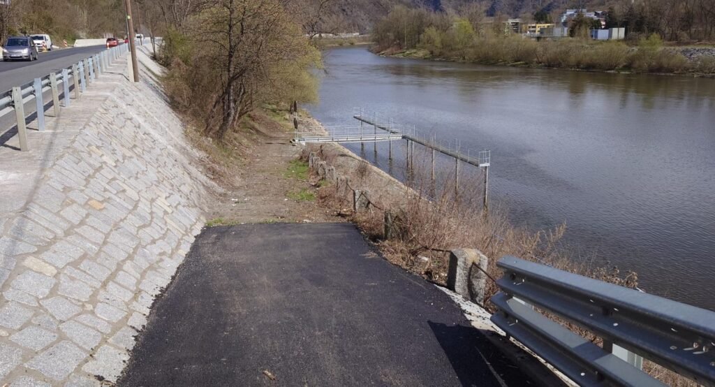 Původní podoba čekacího stání v dolní vodě zdymadla ve Vraném nad Vltavou.