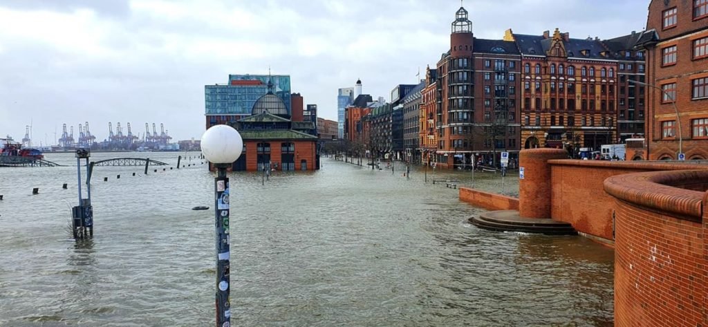 Přístavu Hamburk. Pohled na zatopený Fischmarkt.