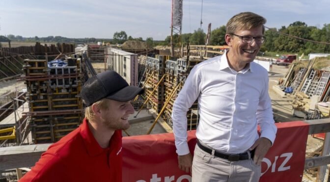 Stavba zdymadla Rohatec/Sudoměřice je téměř v polovině